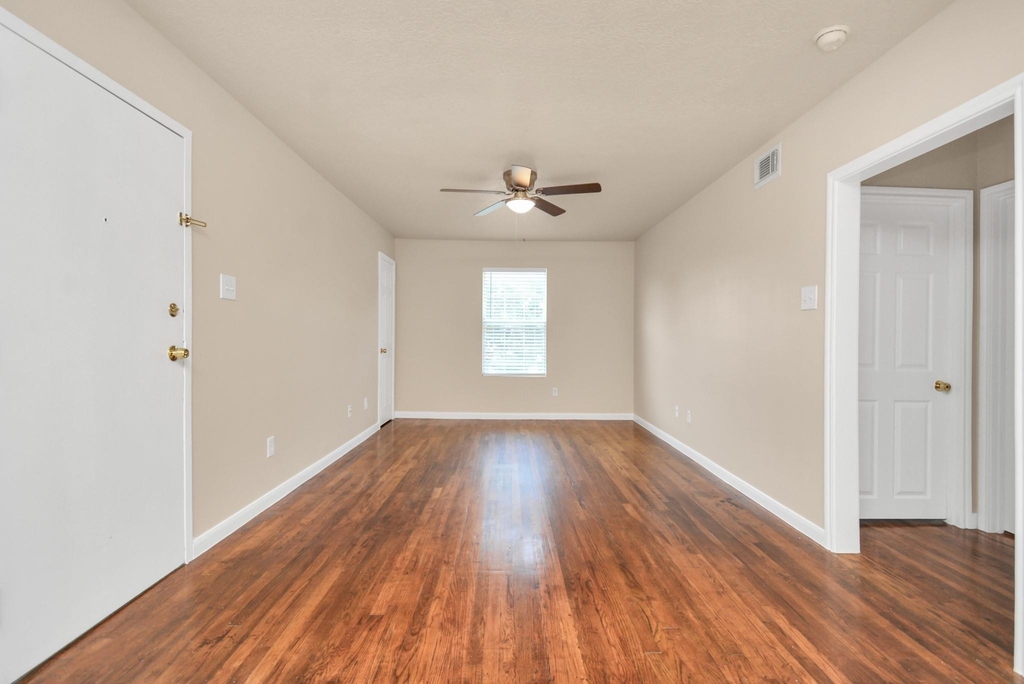 500 W Pitts Avenue - Photo 4