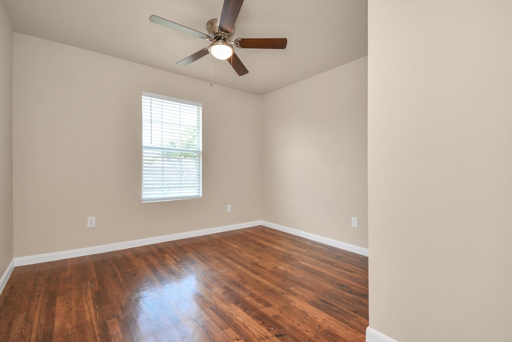 500 W Pitts Avenue - Photo 16