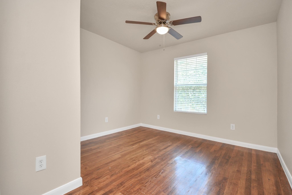 500 W Pitts Avenue - Photo 12