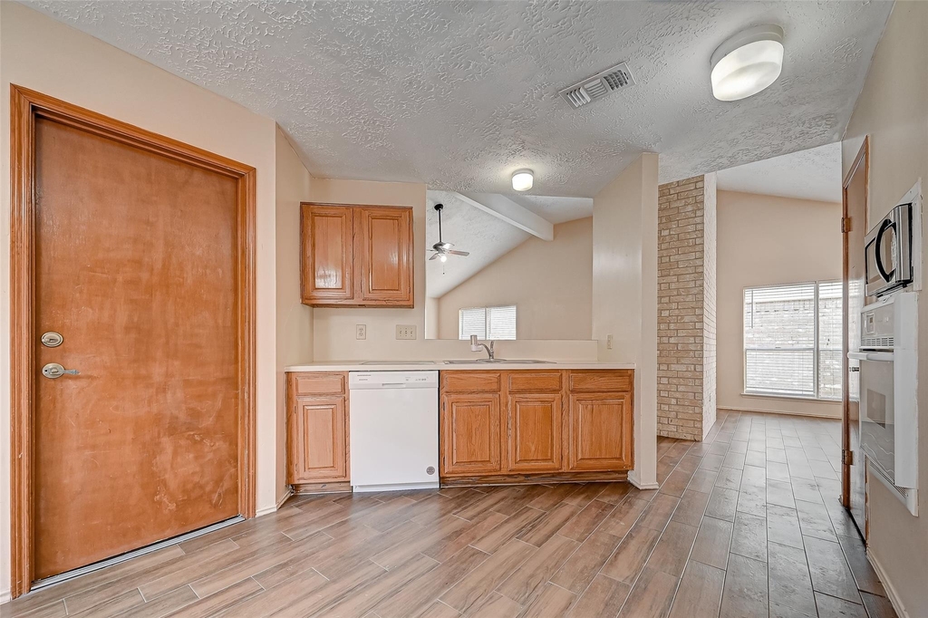 2102 Creekshire Drive - Photo 11