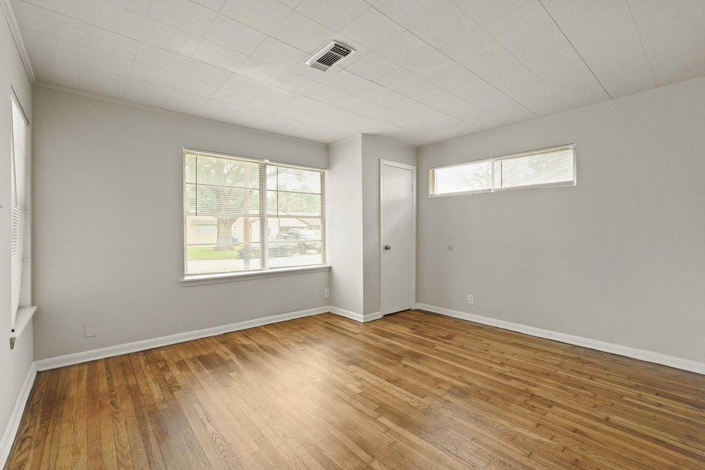 2406 Pomona Drive - Photo 5