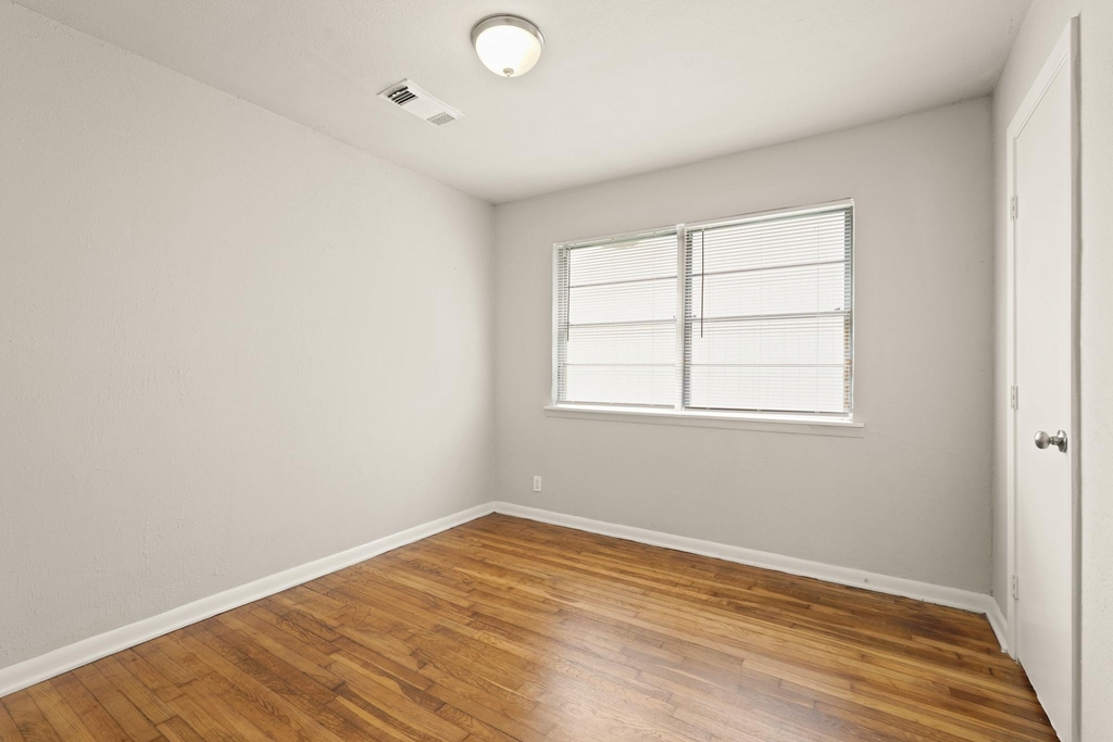 2406 Pomona Drive - Photo 7