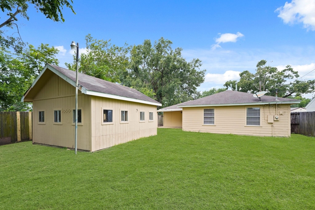 2406 Pomona Drive - Photo 11