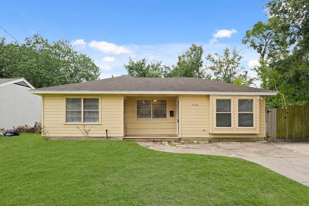 2406 Pomona Drive - Photo 0