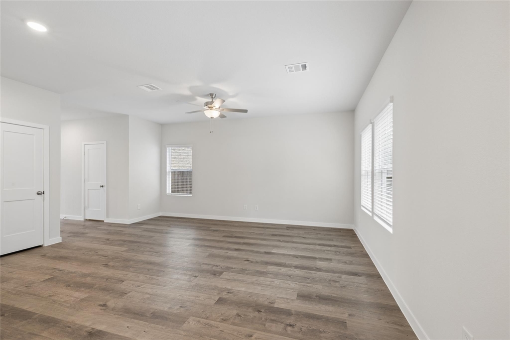 7926 Alset Dr - Photo 4