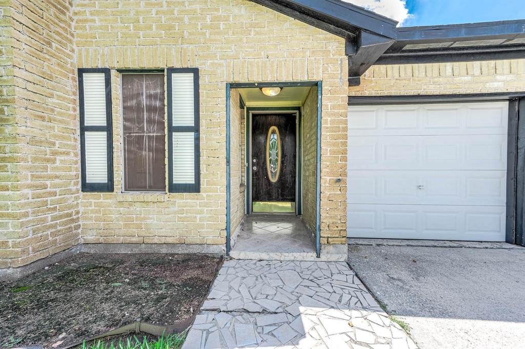 10230 Trade Winds Drive - Photo 4