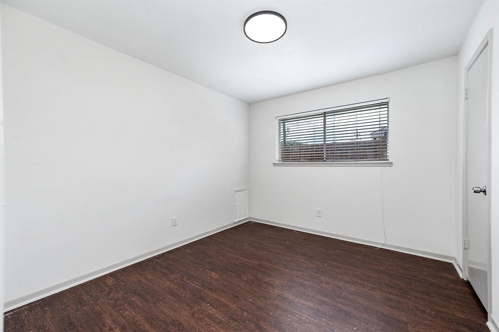 10230 Trade Winds Drive - Photo 15