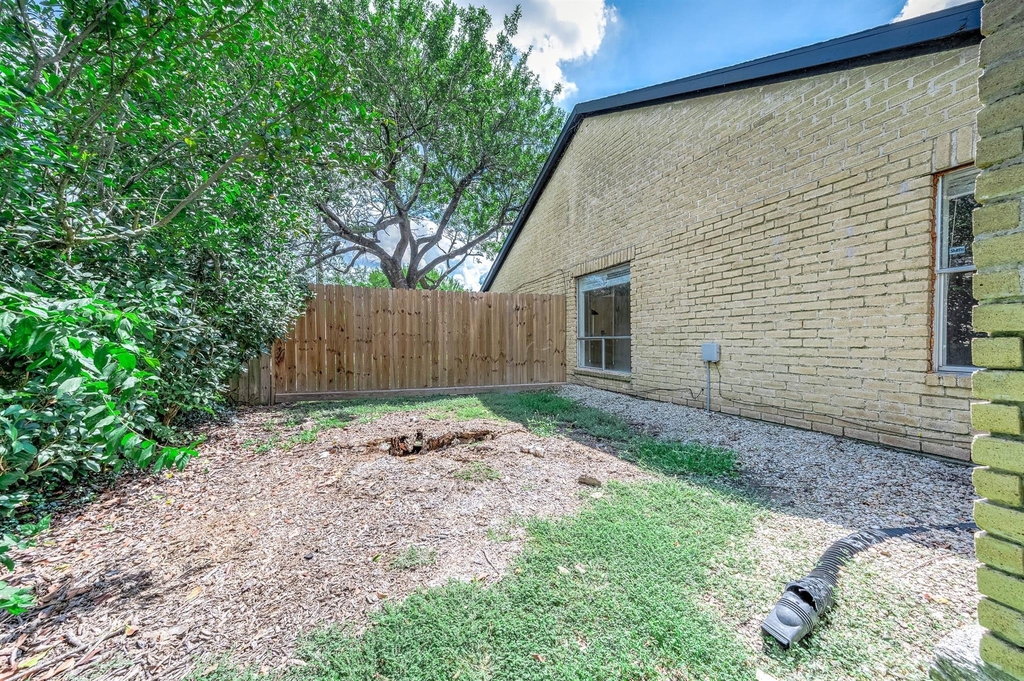 10230 Trade Winds Drive - Photo 3