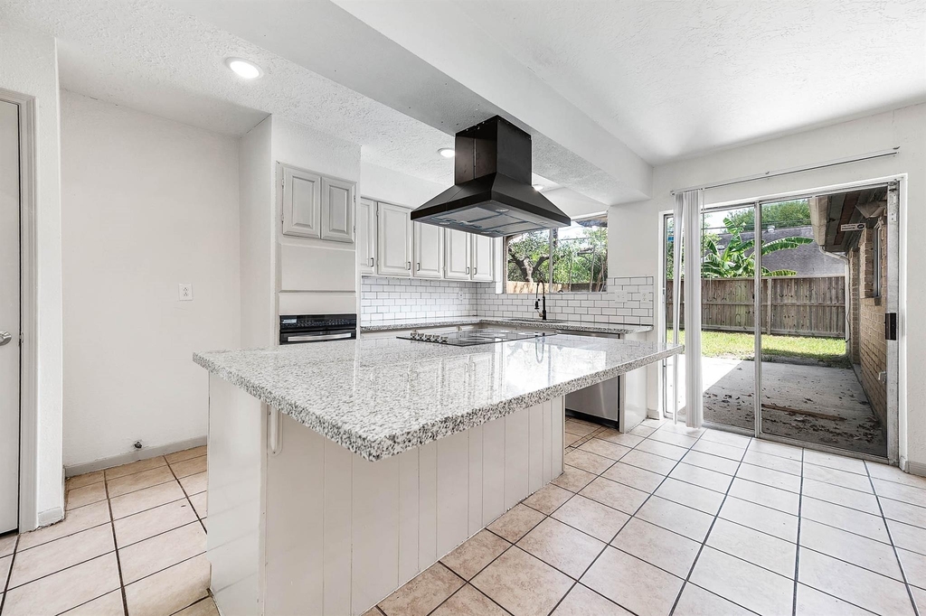10230 Trade Winds Drive - Photo 11