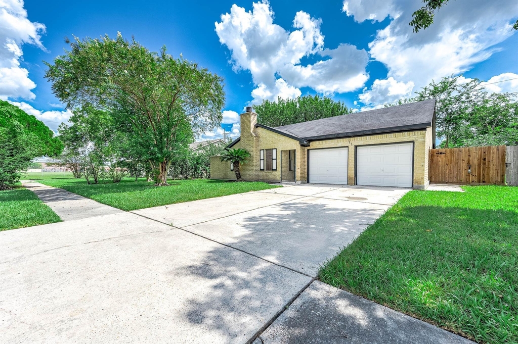 10230 Trade Winds Drive - Photo 1