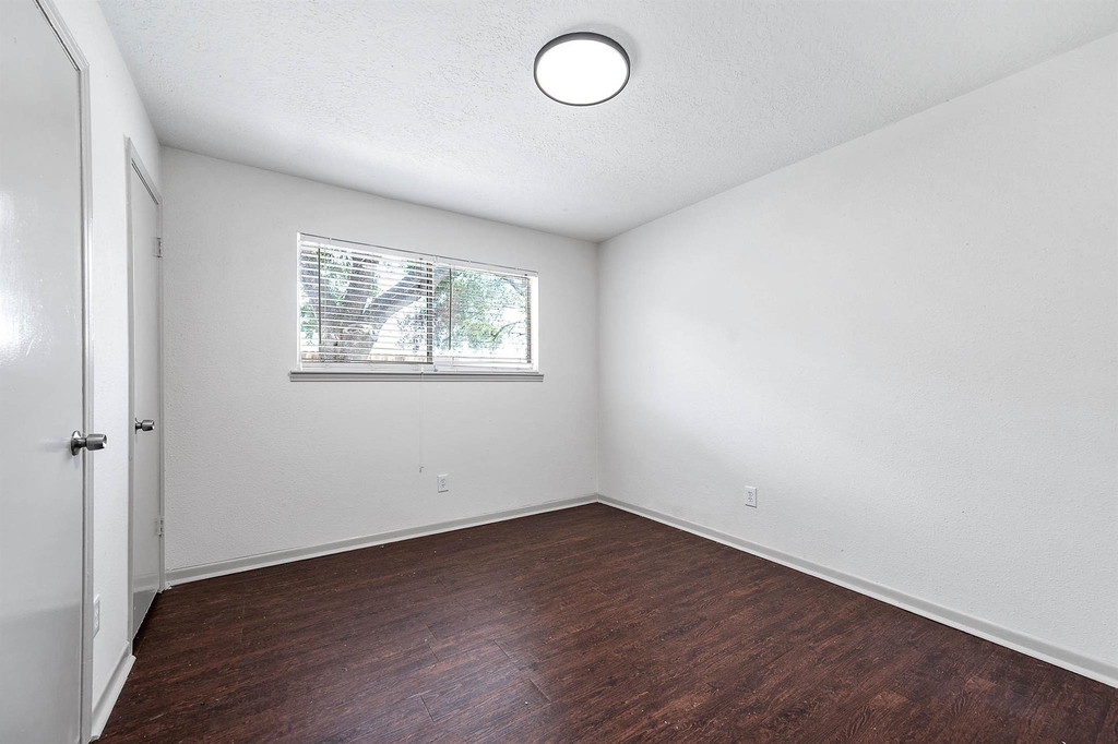 10230 Trade Winds Drive - Photo 17