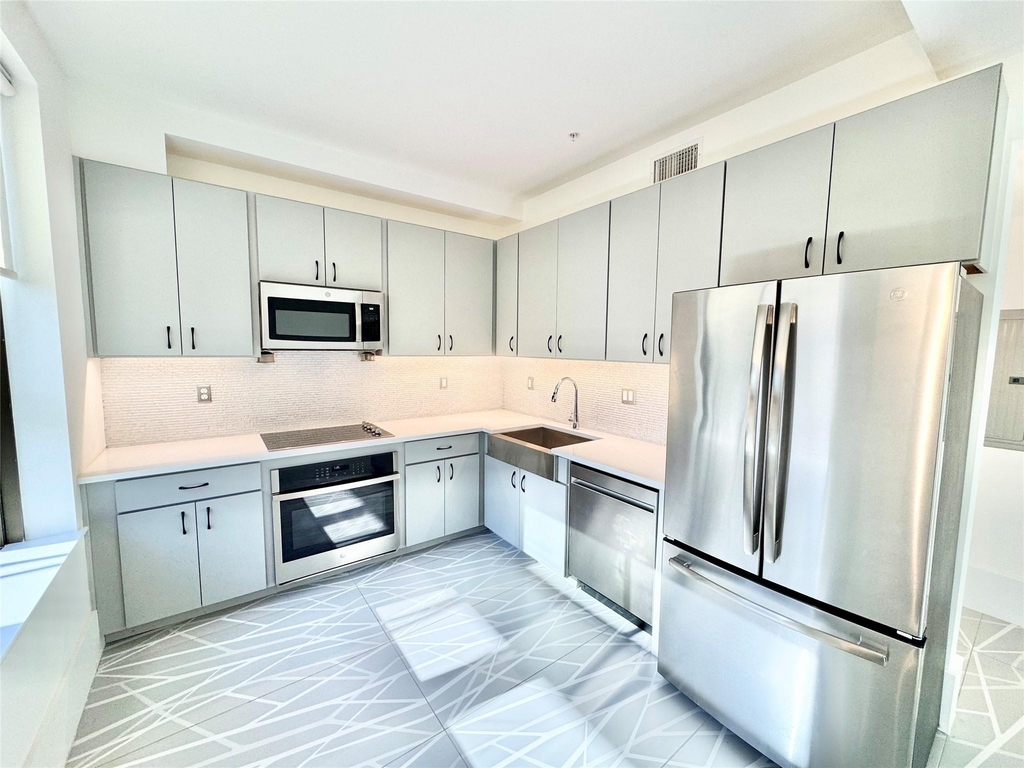 2201 Market Street - Photo 3