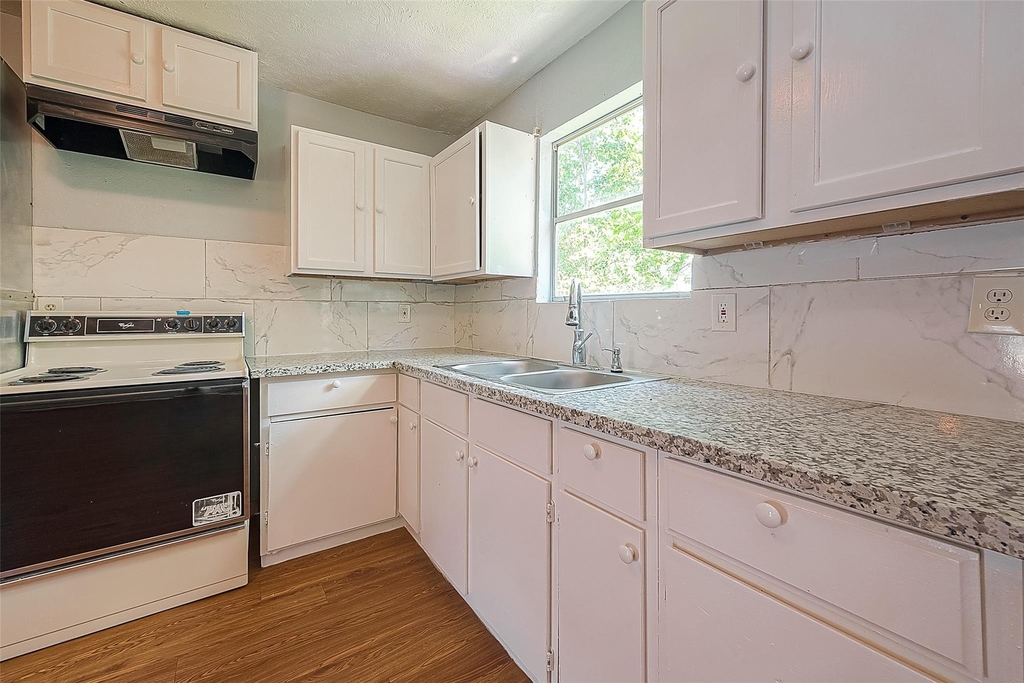4810 Carmen Street - Photo 10