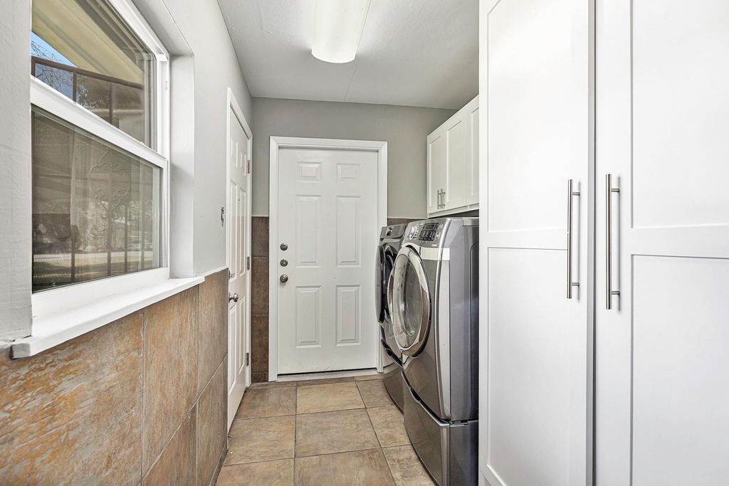 2902 Helberg Road - Photo 19