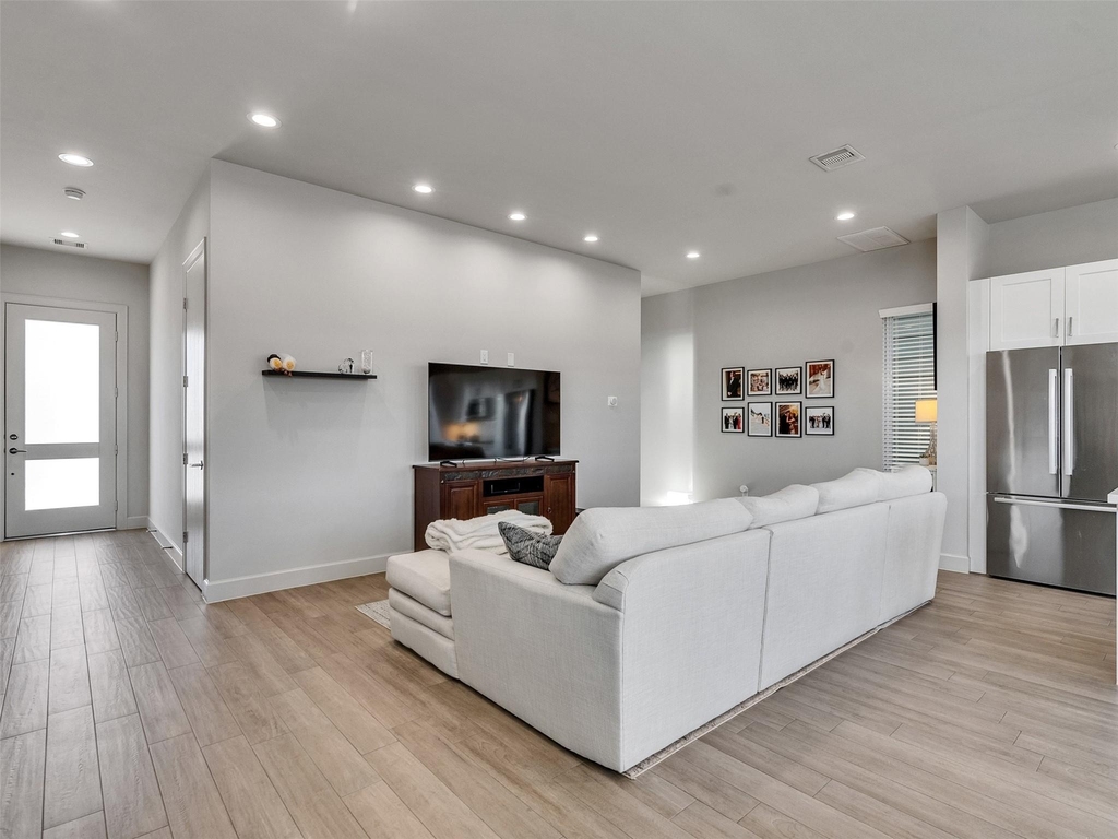 5702 Rucio Lane - Photo 4