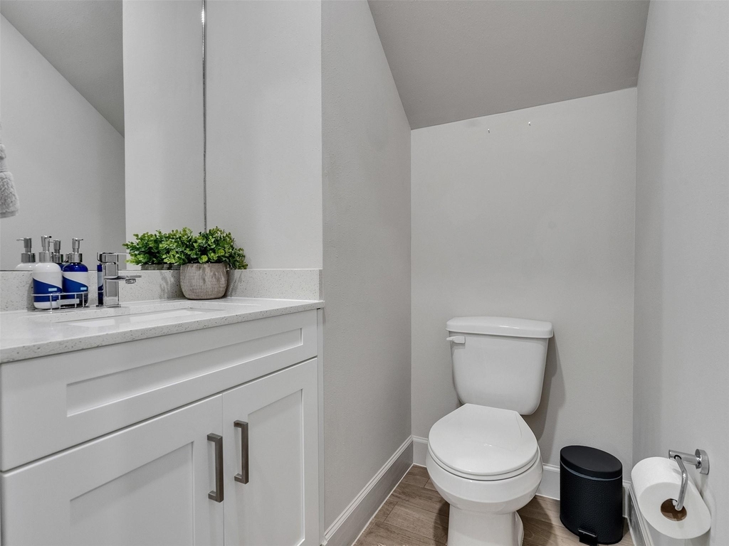 5702 Rucio Lane - Photo 3
