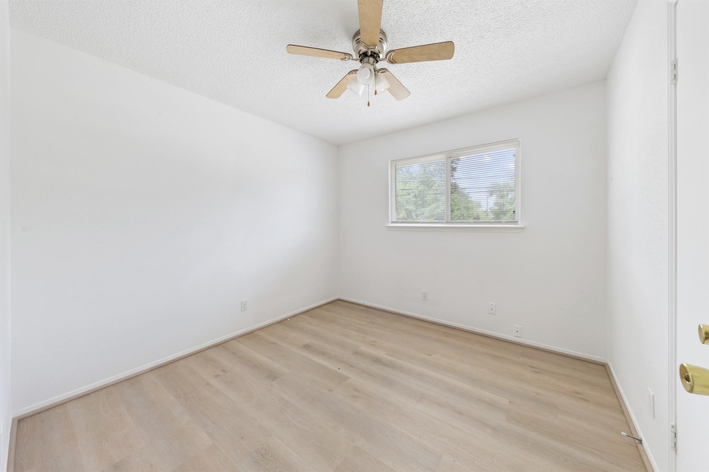 700 Lyle W Avenue - Photo 7