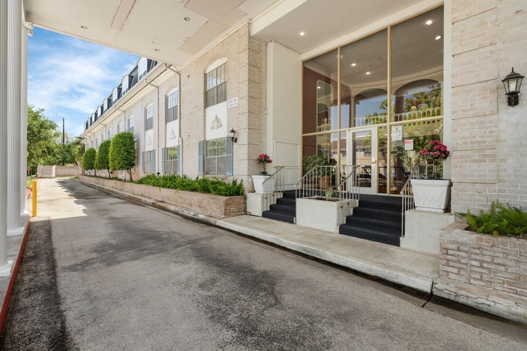 2601 Bellefontaine Street - Photo 1