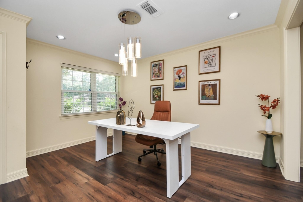 9606 Beverlyhill Street - Photo 11