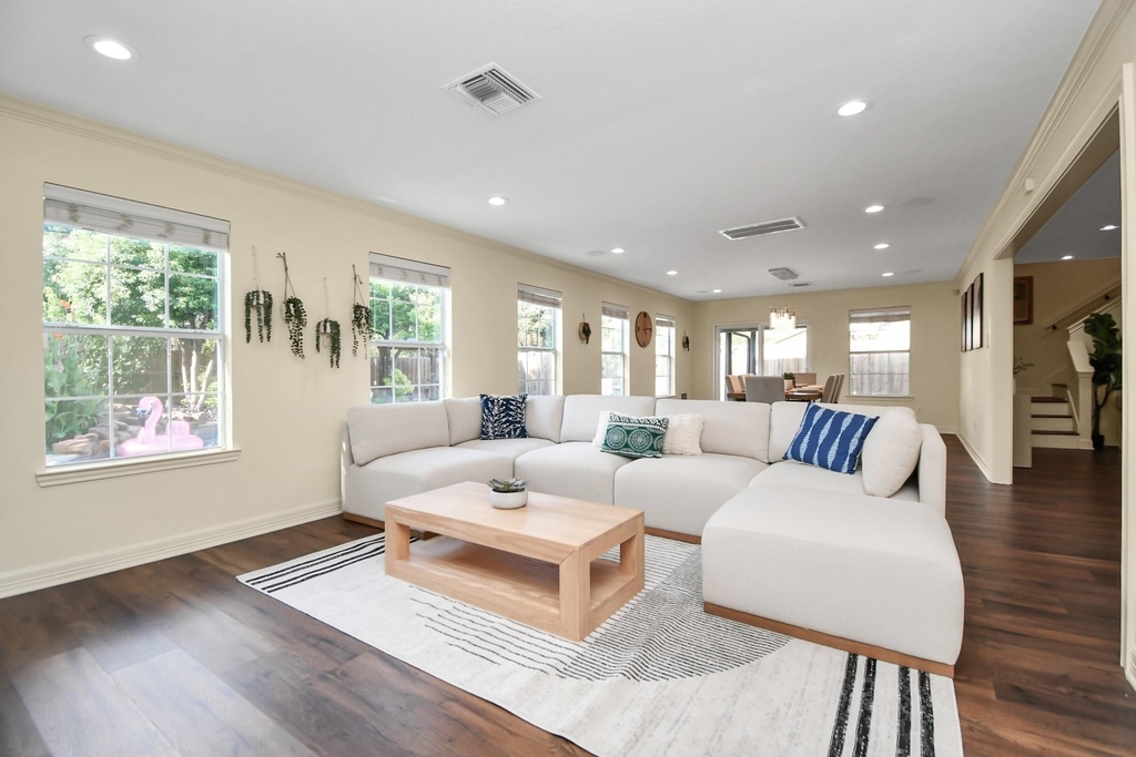 9606 Beverlyhill Street - Photo 12
