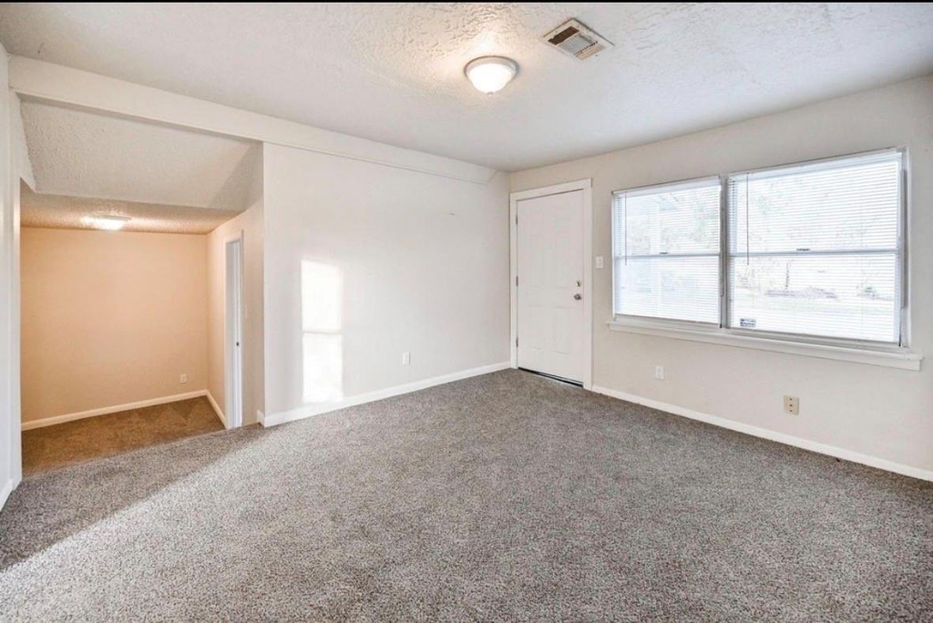 9306 Chesterfield Drive - Photo 5