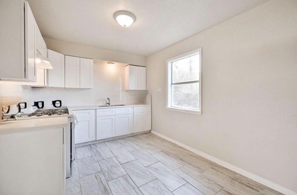 9306 Chesterfield Drive - Photo 8
