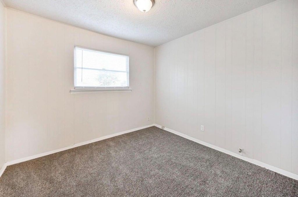 9306 Chesterfield Drive - Photo 10