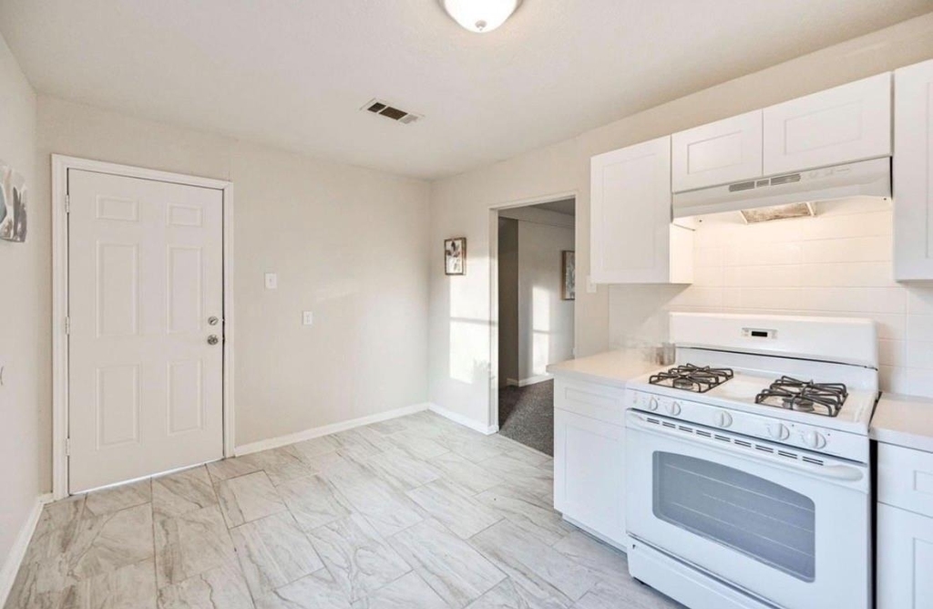9306 Chesterfield Drive - Photo 11