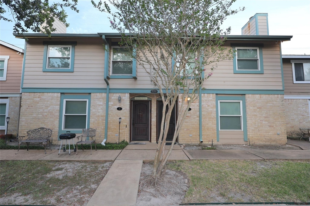 720 Memorial Mews Street - Photo 0