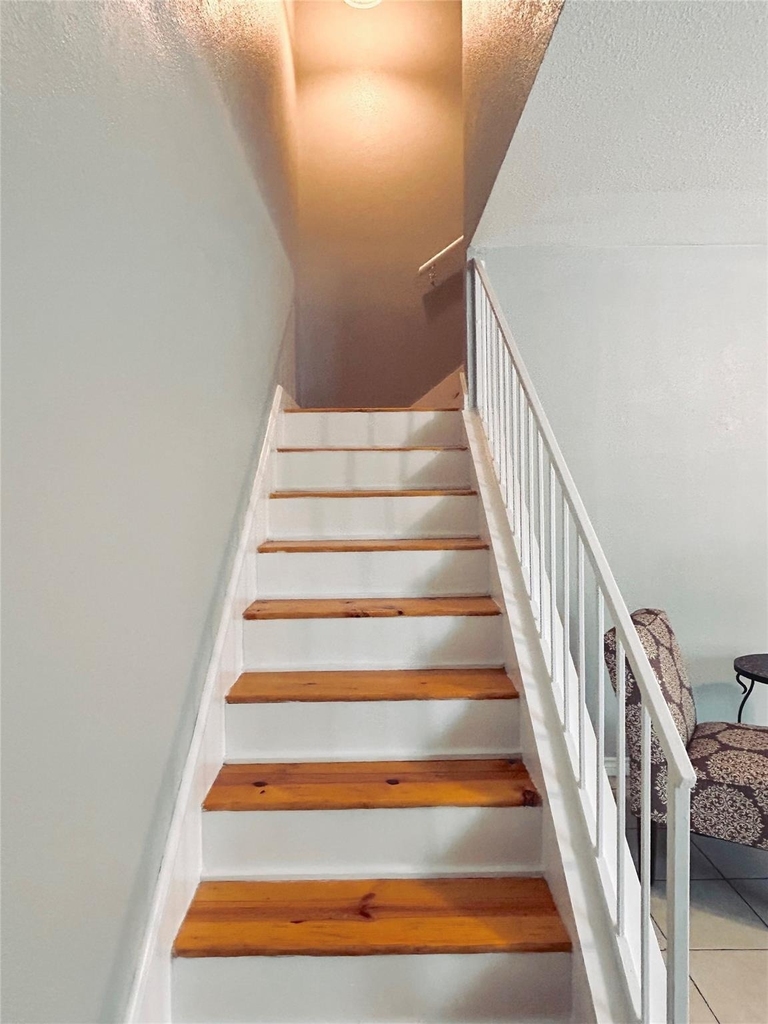 720 Memorial Mews Street - Photo 6