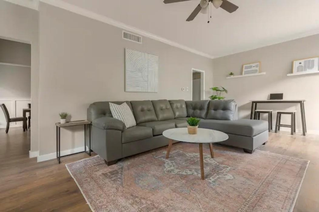 2100 Tanglewilde Street - Photo 3