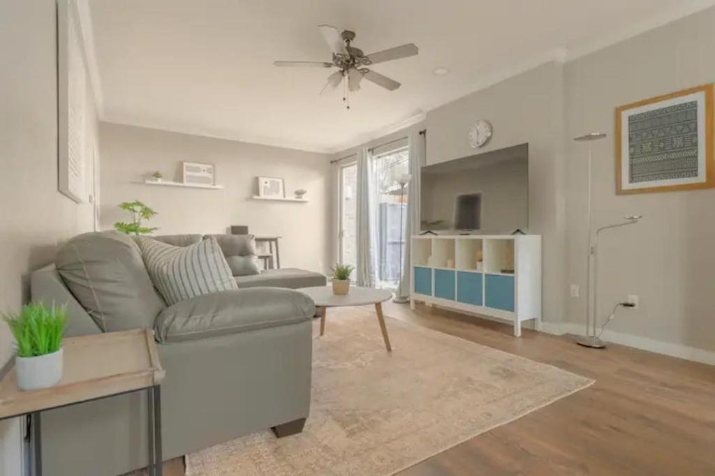 2100 Tanglewilde Street - Photo 2