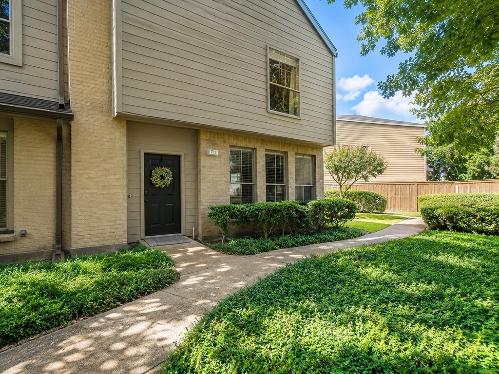 2100 Tanglewilde Street - Photo 0