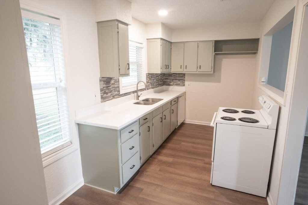55 Elm Court - Photo 1