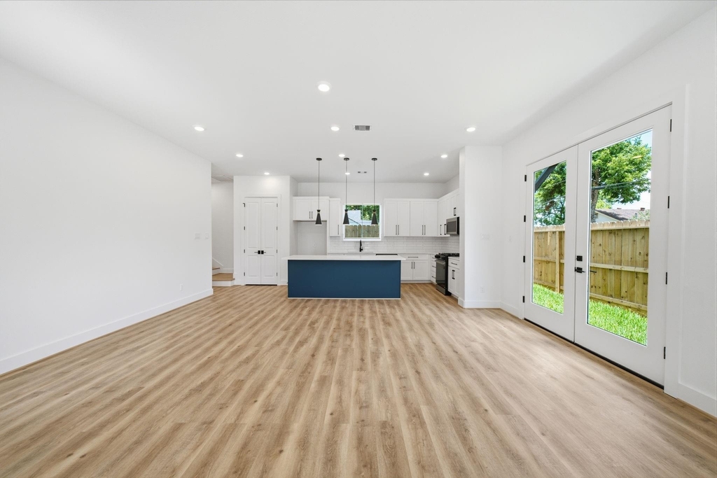 1613 Luzon Street - Photo 2