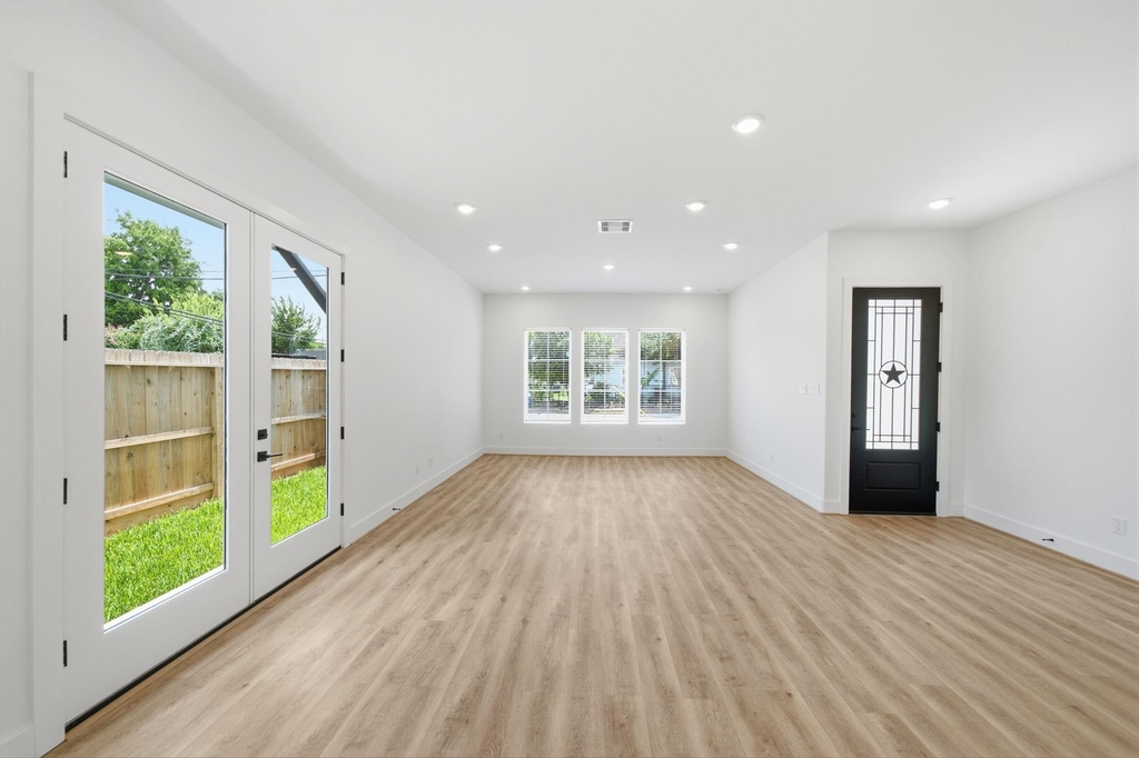 1613 Luzon Street - Photo 4