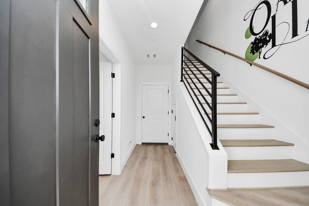 2524 Live Oak Street - Photo 3