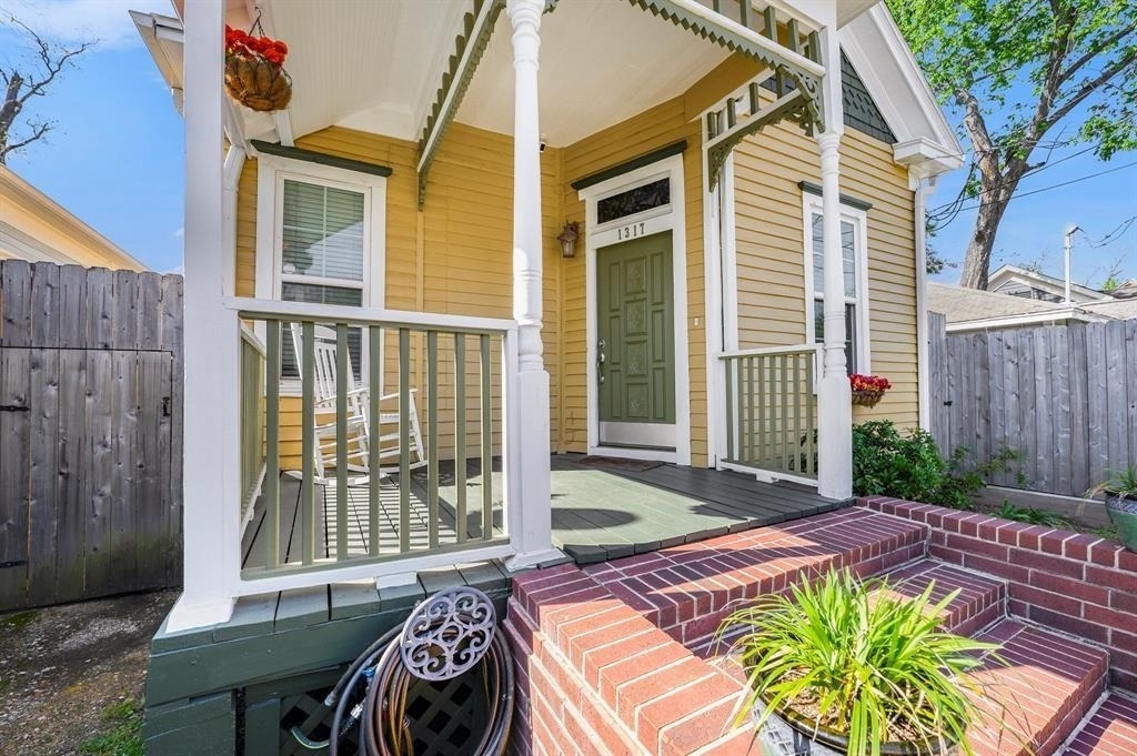 1317 Summer Street - Photo 1