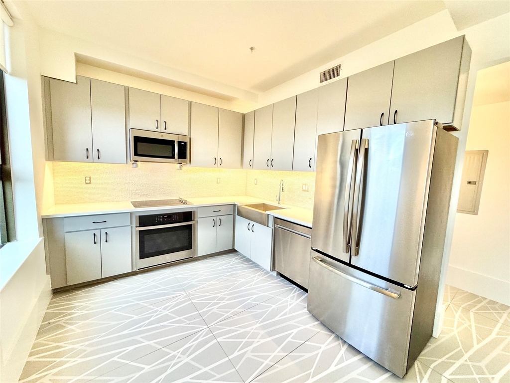 2201 Market Street - Photo 3