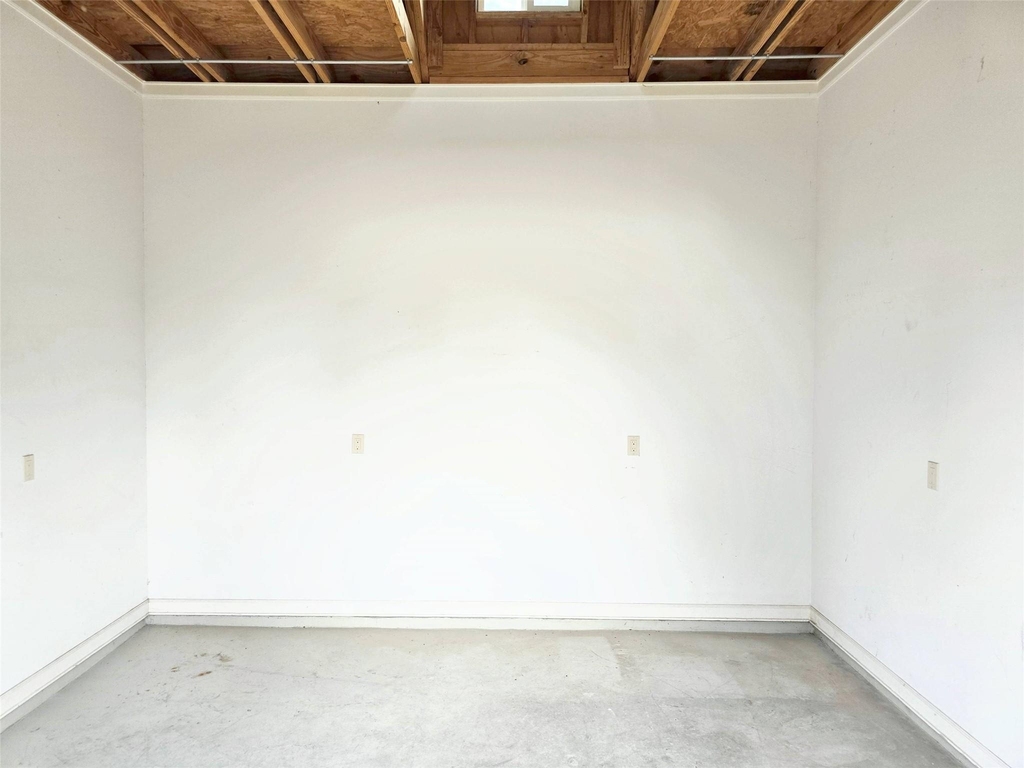 828 E 39th Street - Photo 17