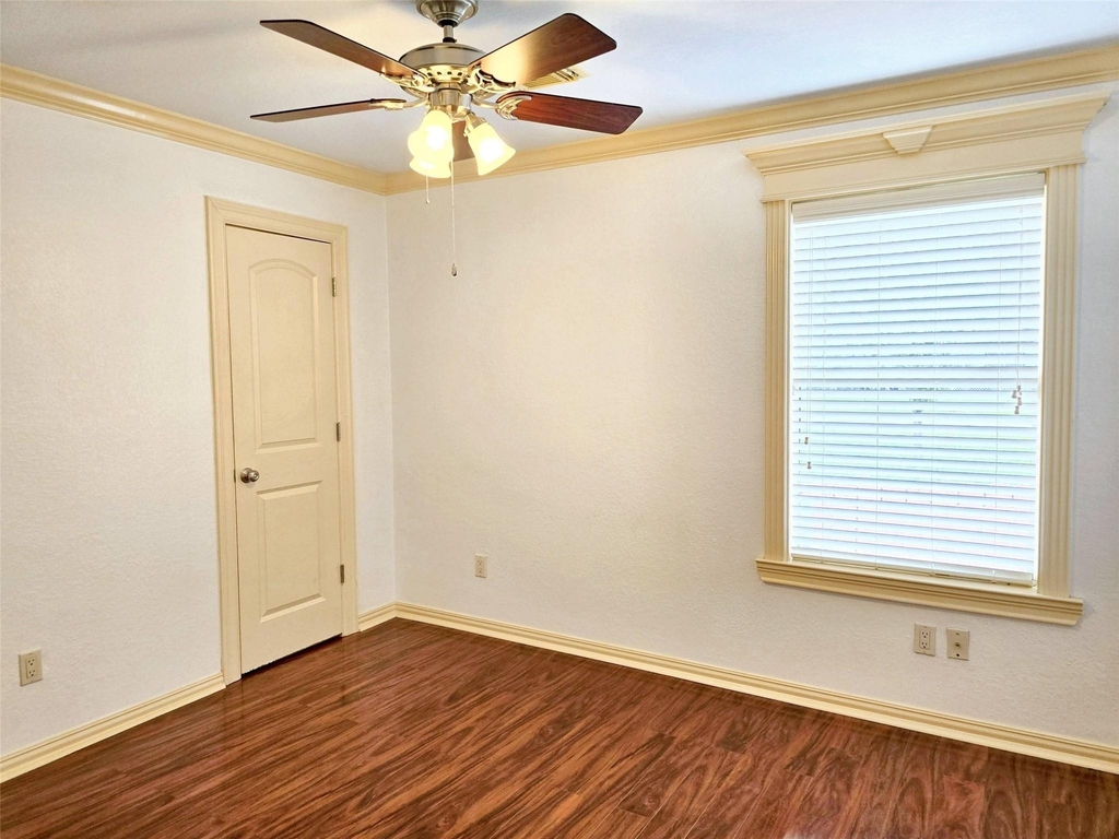 828 E 39th Street - Photo 13