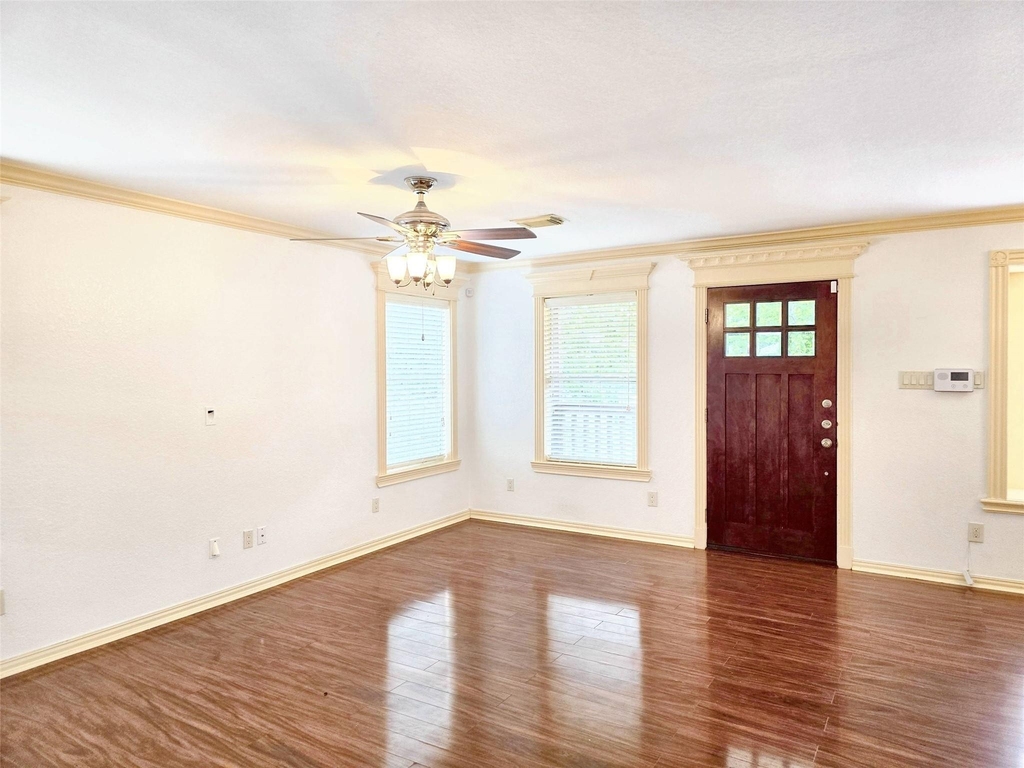 828 E 39th Street - Photo 3