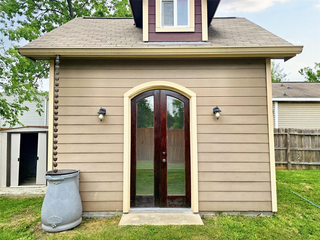 828 E 39th Street - Photo 16