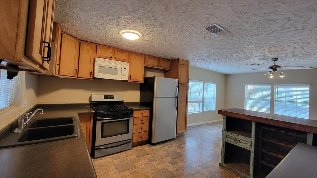 4415 Mckinney Street - Photo 4