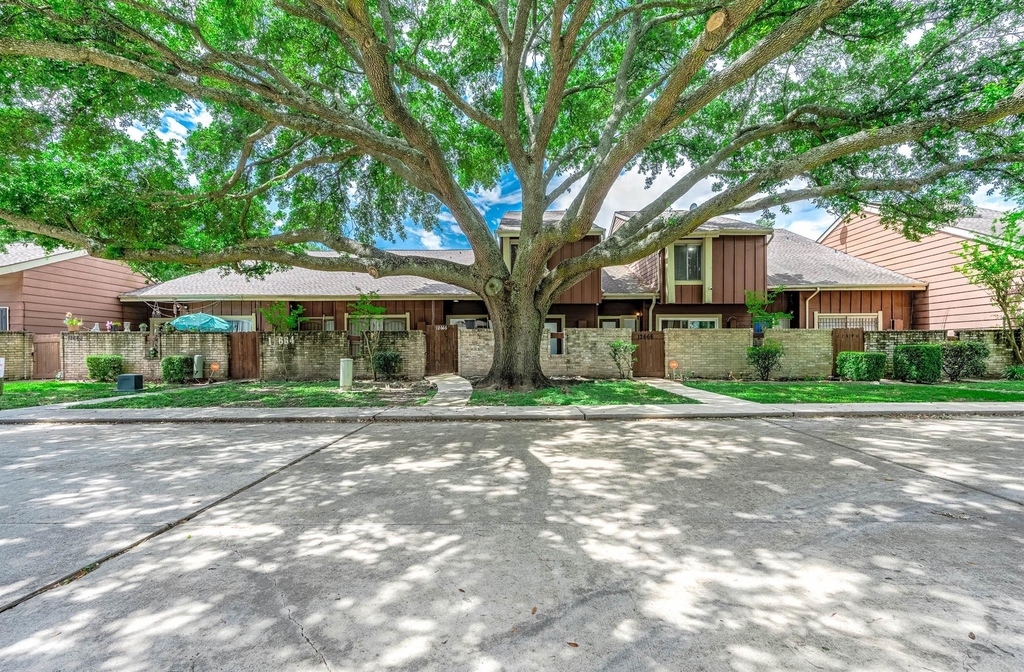 12668 Newbrook Drive - Photo 4