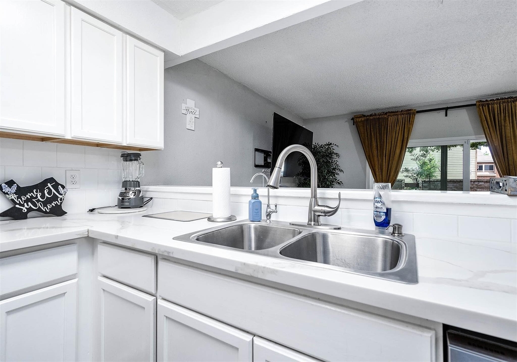 12668 Newbrook Drive - Photo 17