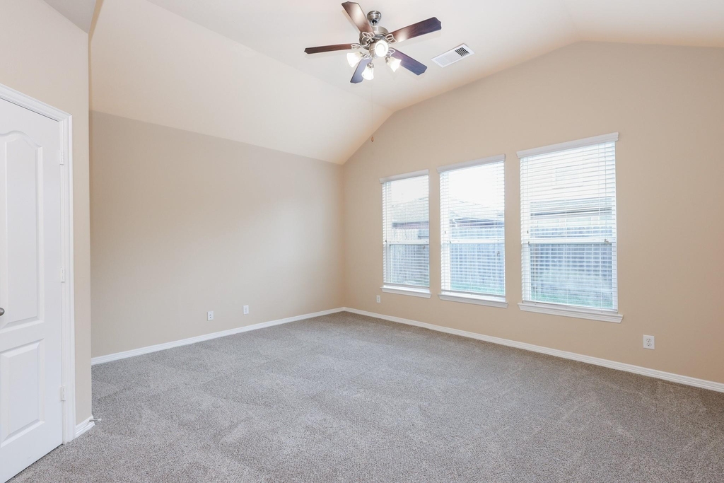 6135 Carver Pines Drive - Photo 16