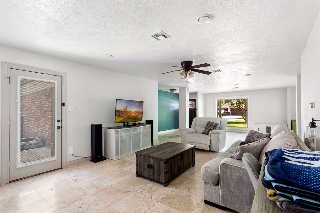 2543 Fountain View Street - Photo 13
