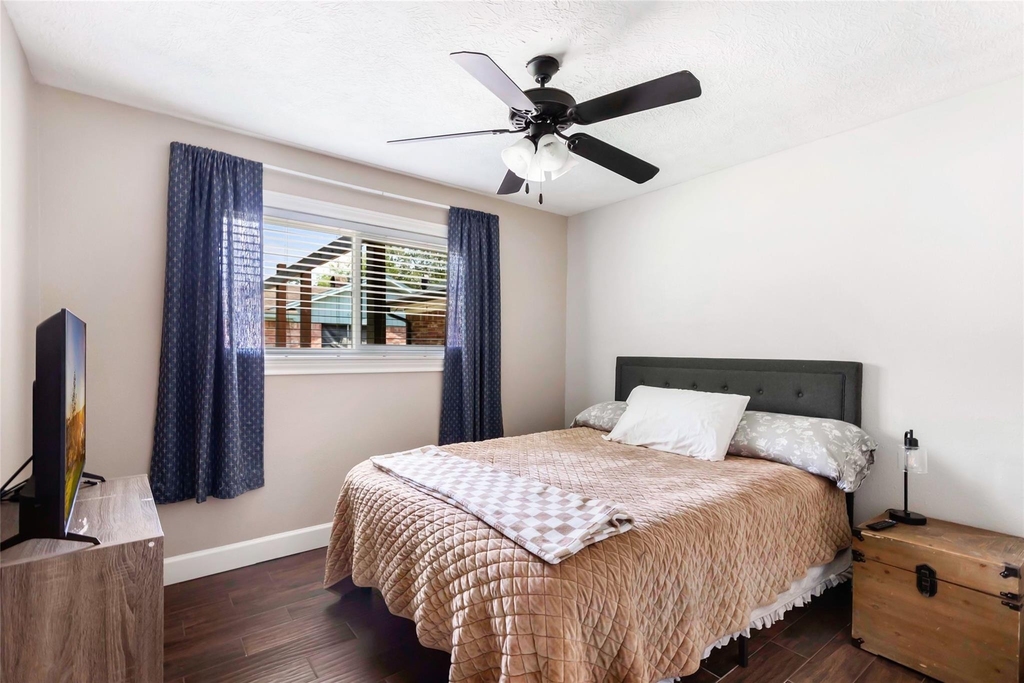 2543 Fountain View Street - Photo 17