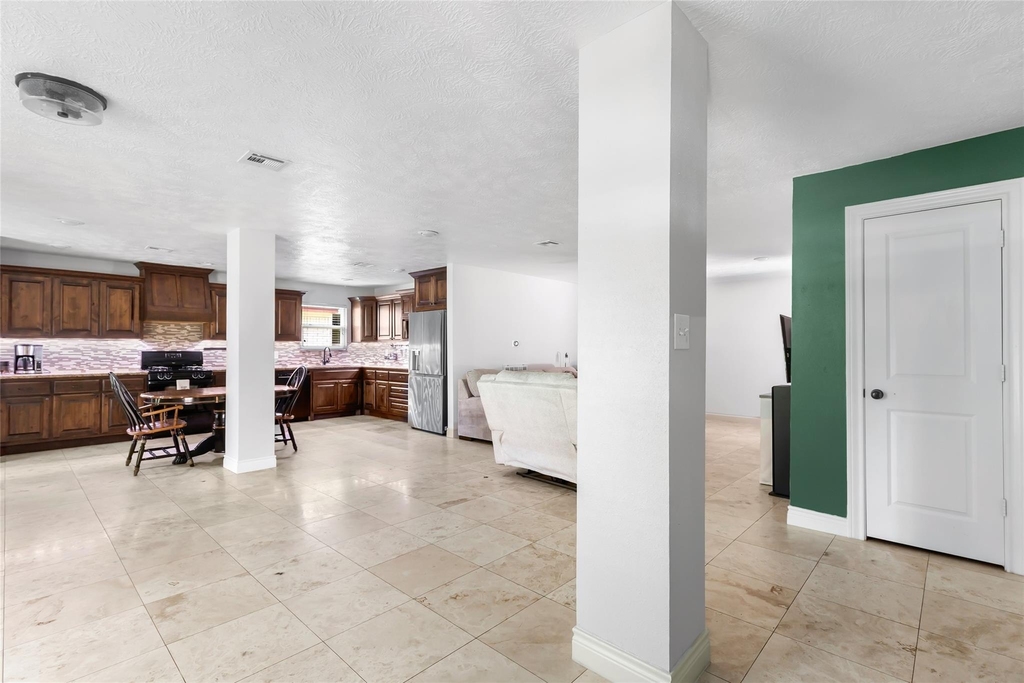 2543 Fountain View Street - Photo 3